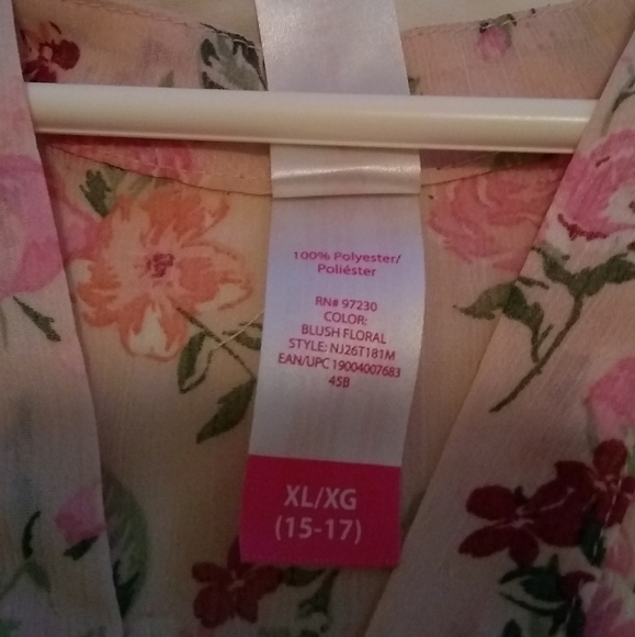 No boundaries women's sheer sleeveless top - Picture 3 of 4